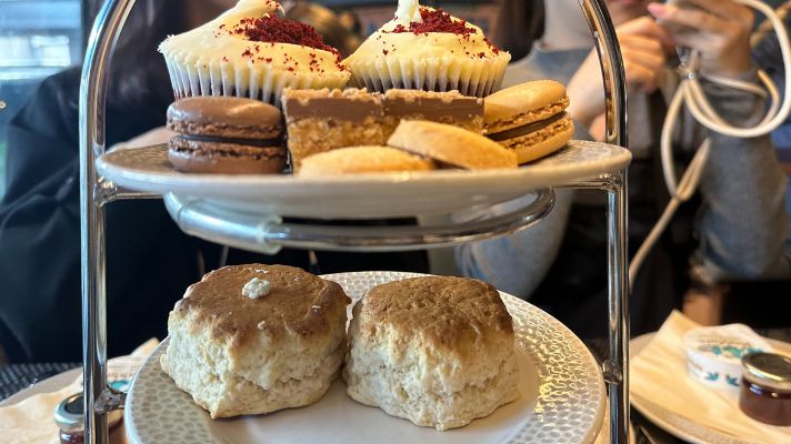 ロンドンバスのアフタヌーンティ