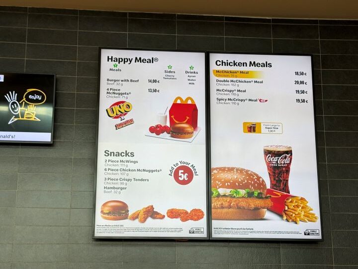 イスタンブール空港のマクドナルドの価格表示（物価が高い例）
