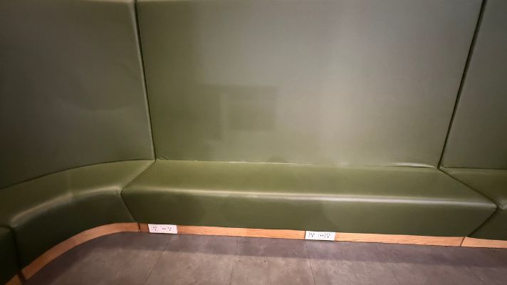 イスタンブール空港 iGAラウンジ 奥の静かなソファーエリア