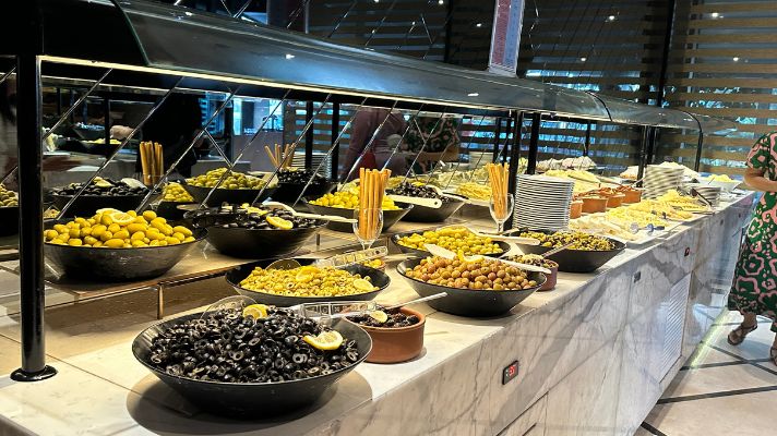 Mercure Istanbul West Hotel & Convention Centerの朝食ビュッフェ