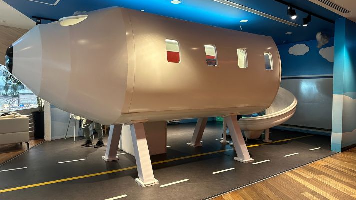 イスタンブール空港のTurkish Airlines Business Lounge内に設置された飛行機型の設備。子ども向けの遊び場として利用されている