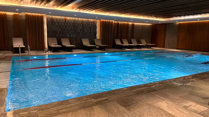 Wish More Hotel Istanbulの屋内プール