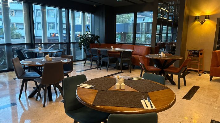 Wish More Hotel Istanbulの朝食レストランの内観