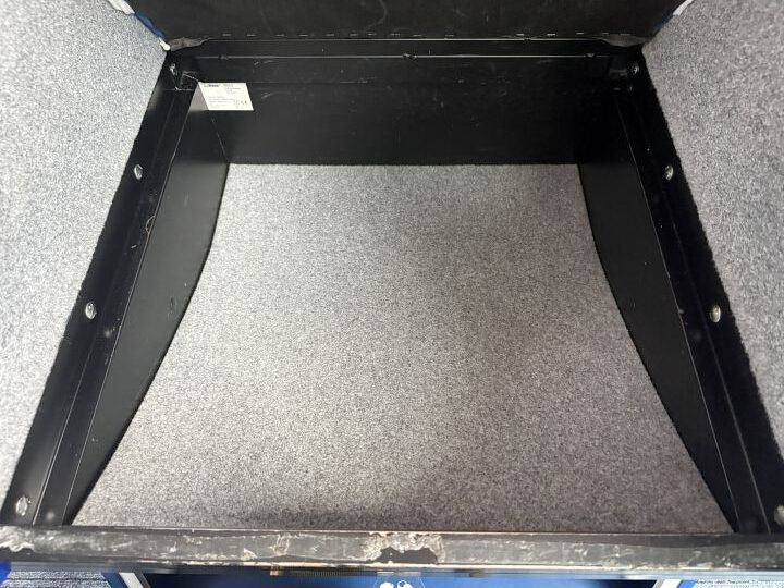 iGA SLEEPODのベッド下にある機内持ち込み荷物の収納スペース