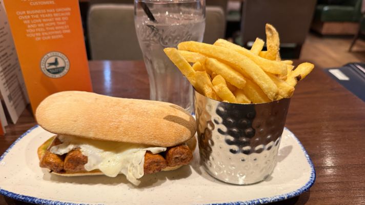 ヒースロー空港 プライオリティパス ラウンジ 食事エリア