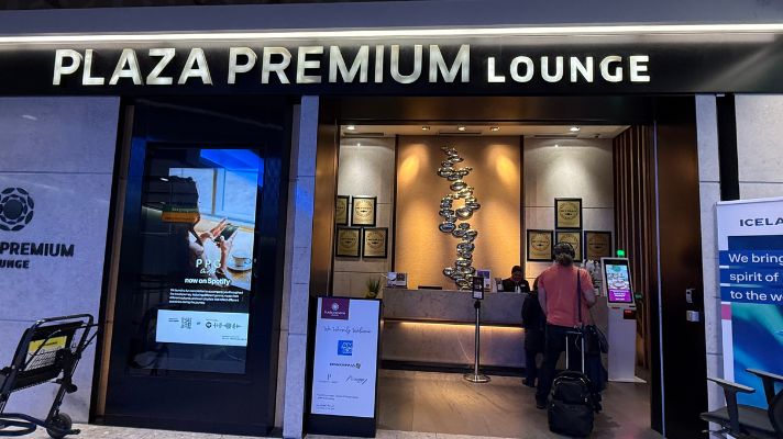 ヒースロー空港 Plaza Premium Lounge 食事 カレー