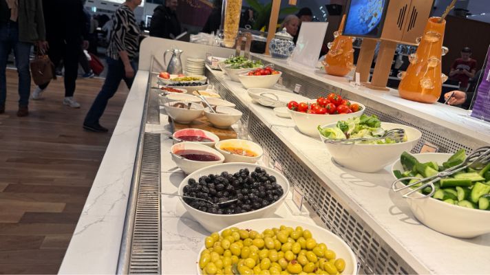 イスタンブール空港 IGAラウンジ 食事ビュッフェ