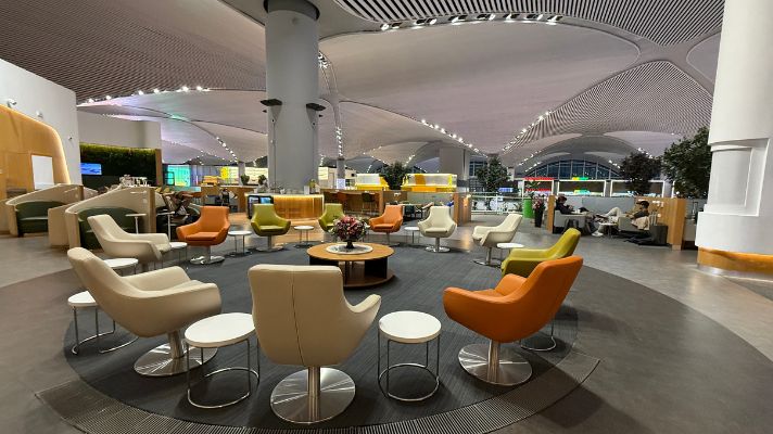 イスタンブール空港 IGAラウンジ 内観 座席エリア