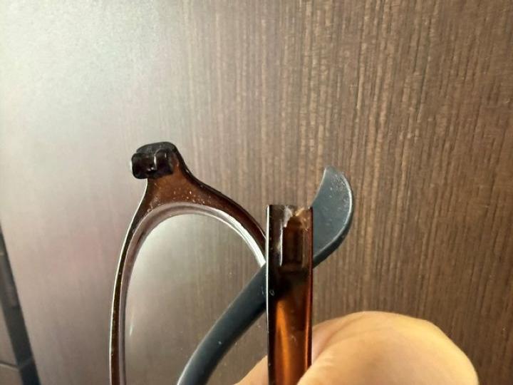 海外旅行中に破損し、携行品損害を申請した眼鏡