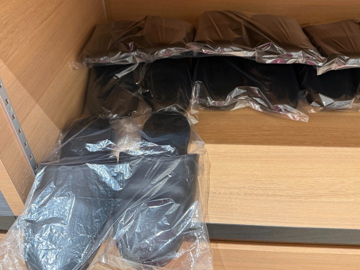 羽田NODOKAの個室で利用できる使い捨てスリッパ