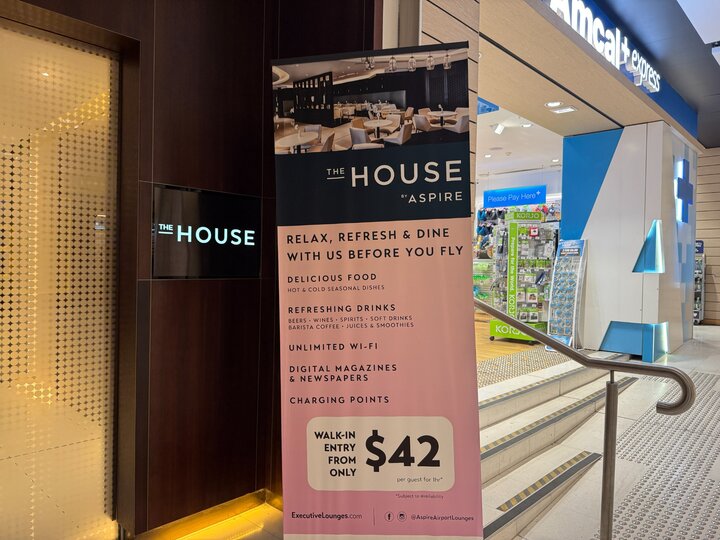 シドニー空港The Houseラウンジ入口